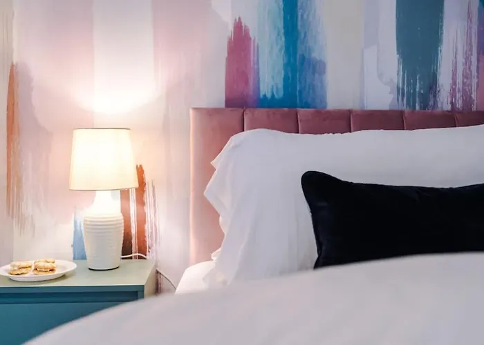 5 Bed Salford Sanctuary Retreat 맨체스터