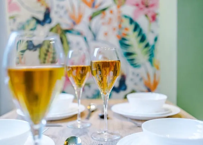 5 Bed Salford Sanctuary Retreat * Manchester