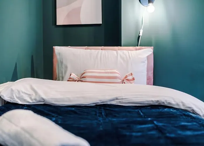 5 Bed Salford Sanctuary Retreat 맨체스터