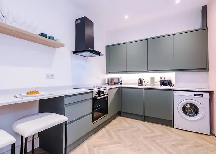 5 Bed Salford Sanctuary Retreat * 맨체스터