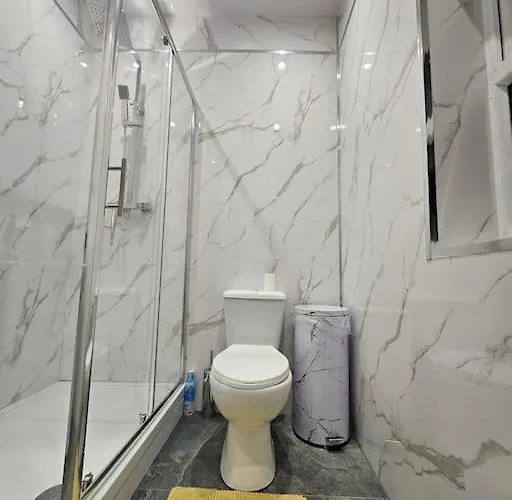 Lovely + Free Parking