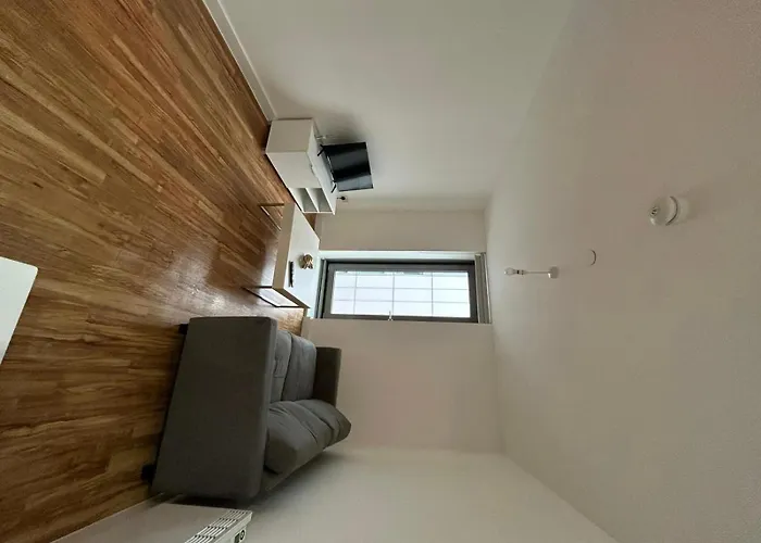 1 Bed Apartment Sleeps 2 - Wifi & Tv