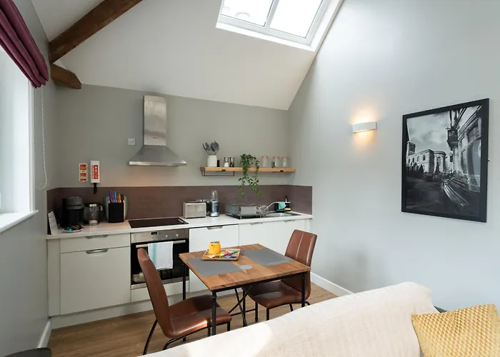 High Street Town House Aparthotel 4*