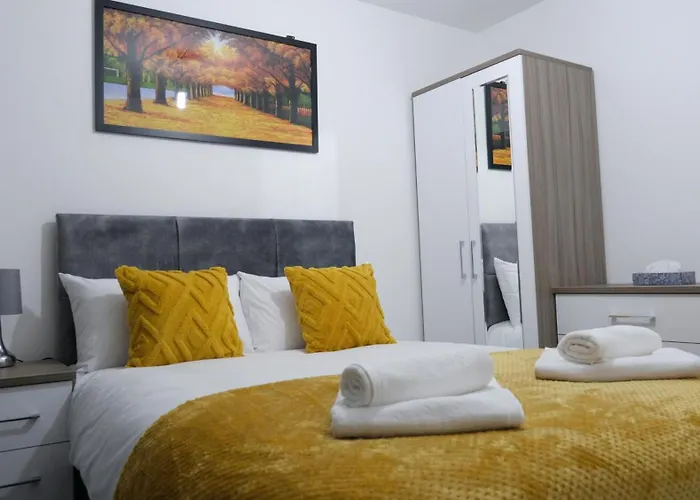 Modernized Three Bedroom House Near Stadium, Attractions, Centre - Sky N Netflix - Convenient Transport * مانشستر