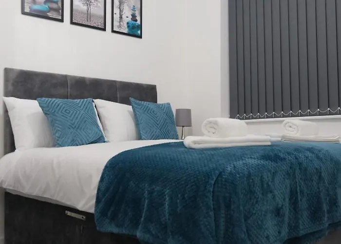 Сasa de vacaciones Modernized Three Bedroom House Near Stadium, Attractions, Centre - Sky N Netflix - Convenient Transport