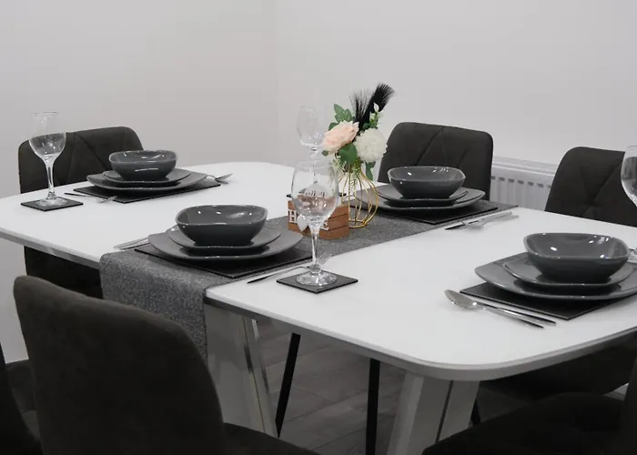 Modernized Three Bedroom House Near Stadium, Attractions, Centre - Sky N Netflix - Convenient Transport * مانشستر