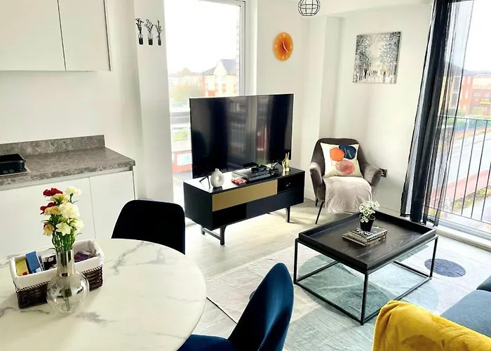 Mcr 1br Getaway With Rooftop Access & Prime Location Daire