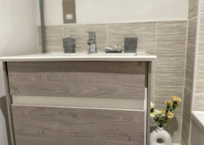 Mcr 1br Getaway With Rooftop Access & Prime Location *