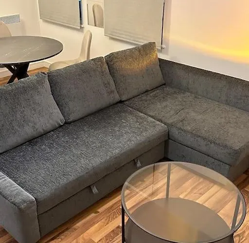 New Cosy Modern Centre Flat