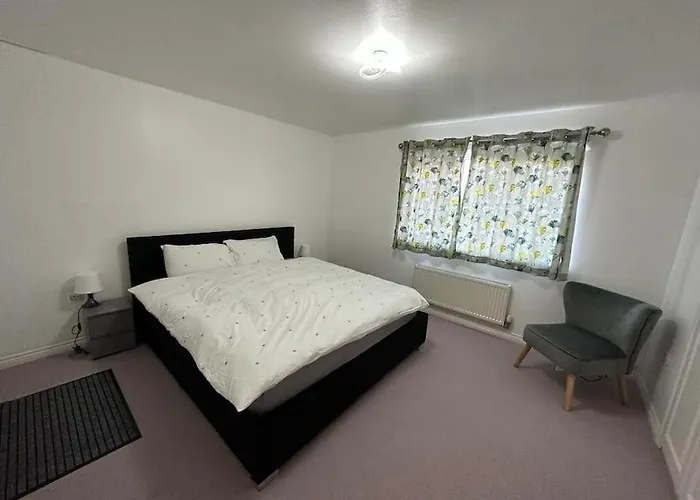 Spacious & Lovely 4 Bedroom In *