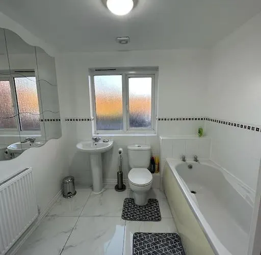 Spacious & Lovely 4 Bedroom In * Manchester