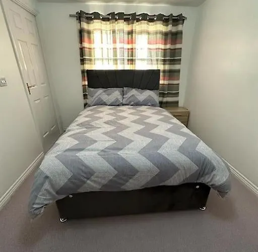 Spacious & Lovely 4 Bedroom In Сasa de vacaciones