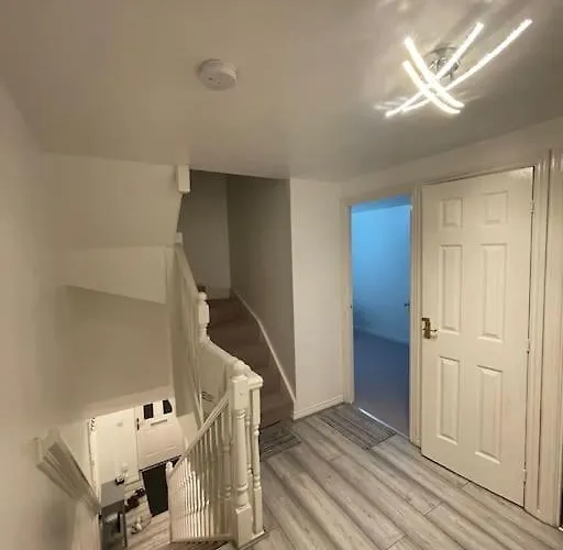 Spacious & Lovely 4 Bedroom In *