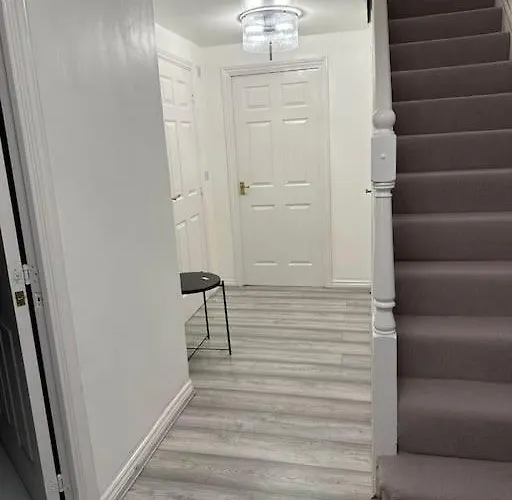 Dom wakacyjny Spacious & Lovely 4 Bedroom In