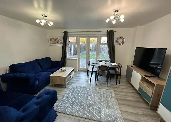 Spacious & Lovely 4 Bedroom In Manchester