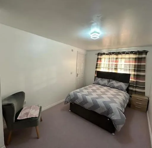 Spacious & Lovely 4 Bedroom In 度假居