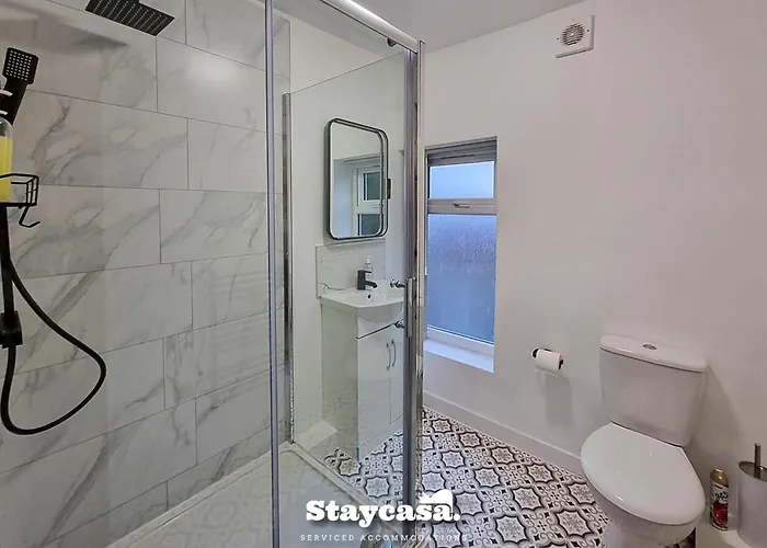 Delightful Spacious Haven With Large Driveway 別荘