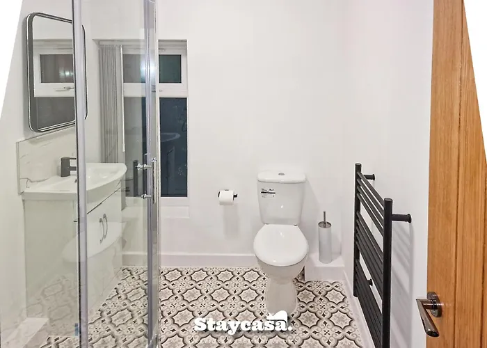 Delightful Spacious Haven With Large Driveway 別荘 *