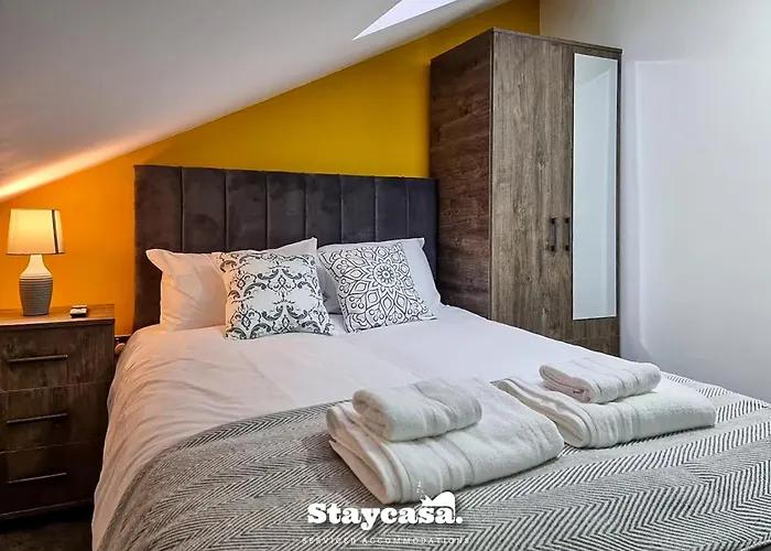 Delightful Spacious Haven With Large Driveway マンチェスター