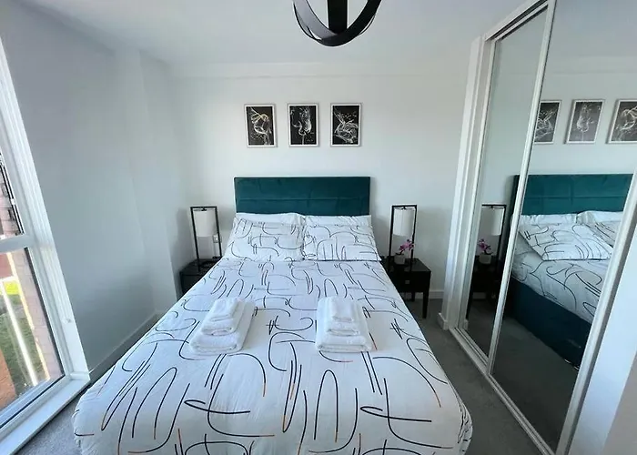 Mcr 1br Getaway With Rooftop Access & Prime Location