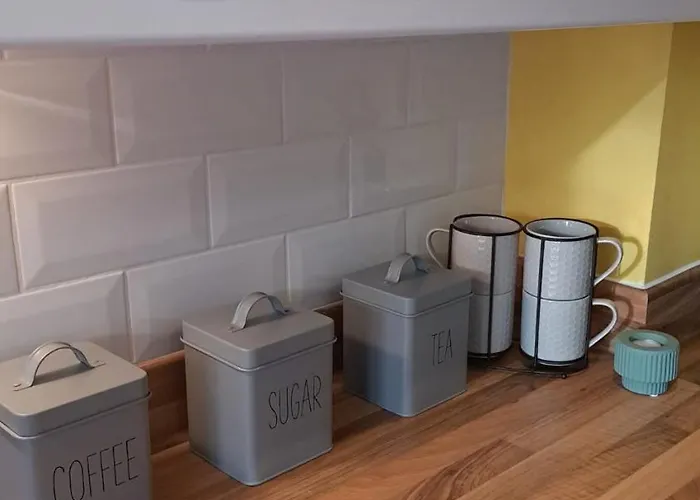 Casa de Férias Tropical Sun Homes - Beautiful Spacious 3 Bed In A Serene Environment With Free Parking For 2 Cars