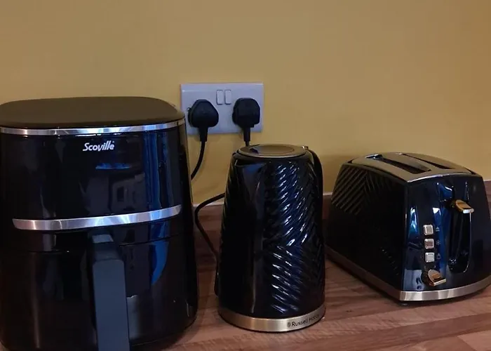 Casa vacanze Tropical Sun Homes - Beautiful Spacious 3 Bed In A Serene Environment With Free Parking For 2 Cars Manchester