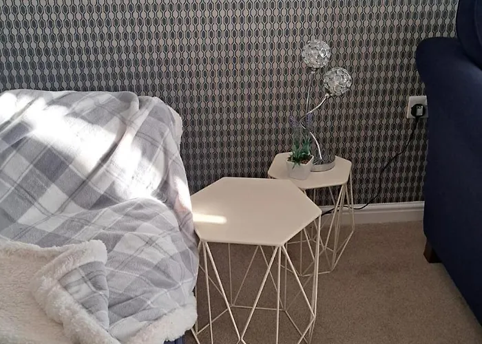 Tropical Sun Homes - Beautiful Spacious 3 Bed In A Serene Environment With Free Parking For 2 Cars Casa vacanze Manchester