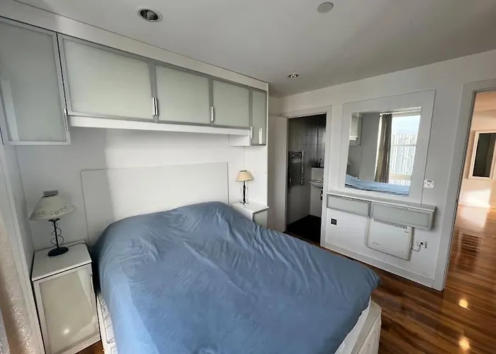 아파트 Spacious 2 Bedroom Flat Stunning Waterside View