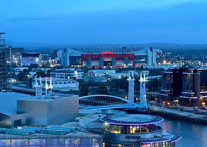 Spacious 2 Bedroom Flat Stunning Waterside View