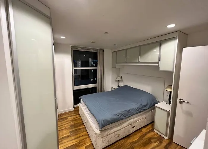 Spacious 2 Bedroom Flat Stunning Waterside View Apartament