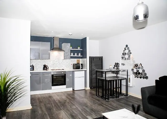 Stylish Two-bedroom Salford Quays *