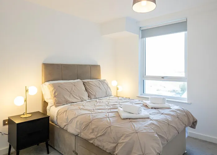 Apartament 5mins Jd Gym Supermarket Retail M60 Centre Salford Queys Media