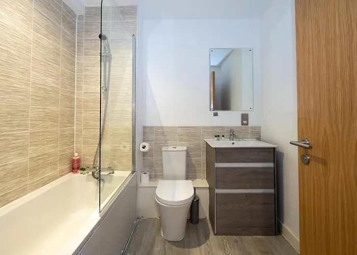 5mins Jd Gym Supermarket Retail M60 Centre Salford Queys Media