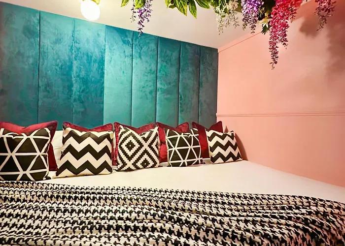 Apart-hotel Manchester's Only Private Party For 12 With Makeup