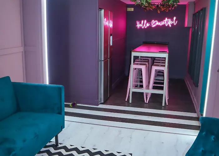 Manchester's Only Private Party For 12 With Makeup 4*