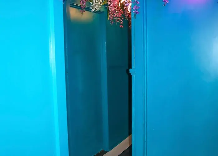 Aparthotel Manchester's Only Private Party For 12 With Makeup 4*