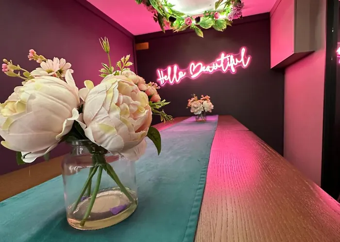 Apart Otel Manchester's Only Private Party For 12 With Makeup