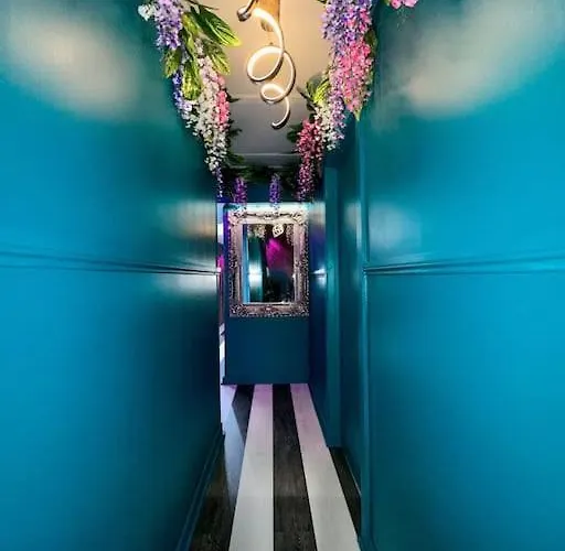 아파트 Manchester's Only Themed Slumber Party For 8 With Makeup