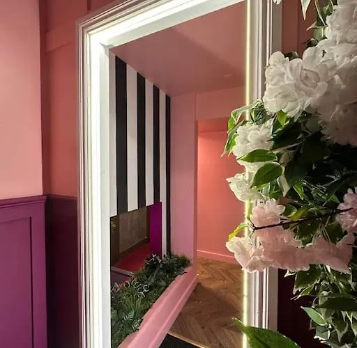 Manchester's Only Themed Slumber Party For 8 With Makeup