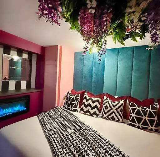 Apartman Manchester's Only Themed Slumber Party For 8 With Makeup Manchester