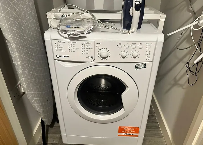 Adelphi Wharf By Beehosting *