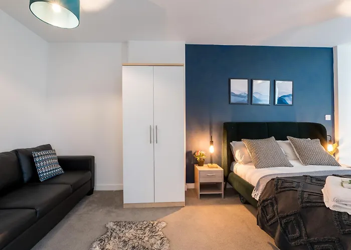 Morden 2 Bed - Old Trafford *