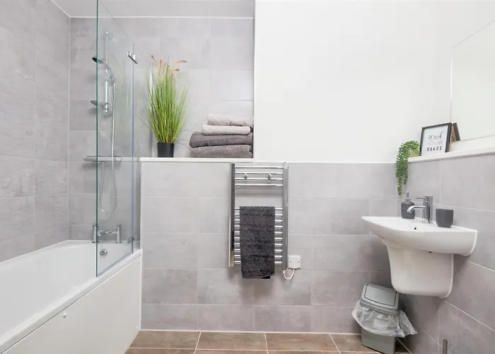 The Salford Quay, Warm & Beautiful With Hyper Fast Wifi & Great Views! 아파트 *