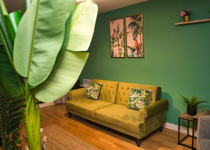 Spacious 2bdr By Torr Group Short Lets & Serviced With Free Underground Allocated Parking Lejlighed