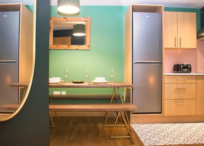 Spacious 2bdr By Torr Group Short Lets & Serviced With Free Underground Allocated Parking Lejlighed *