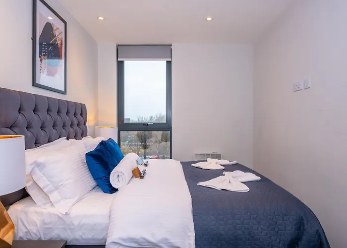 Cosy 1 Bed - Perfect For Long By Valore Services *