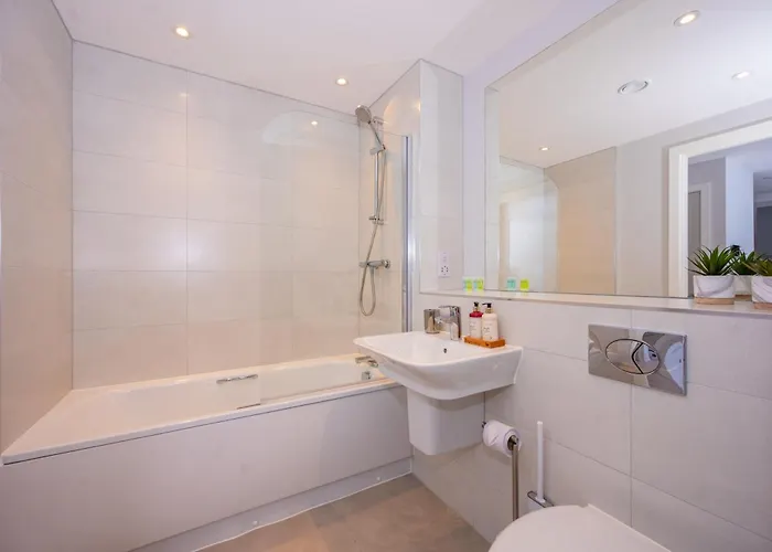 Cosy 1 Bed - Perfect For Long By Valore Services