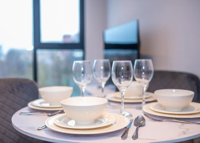 Cosy 1 Bed - Perfect For Long By Valore Services Manchester