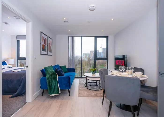 Cosy 1 Bed - Perfect For Long By Valore Services *