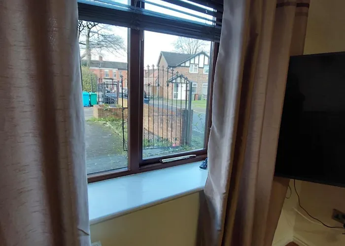 Dobcross Close * Manchester